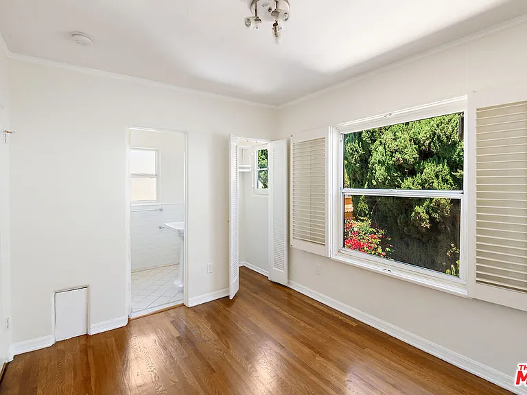 119 N Orange Dr — Photo 15