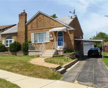 605 Kingston Dr, Saint Louis, MO, 63125