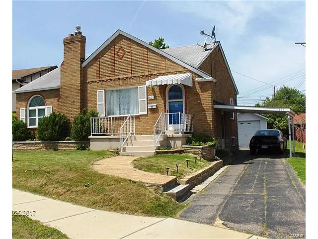 605 Kingston Dr photo 1