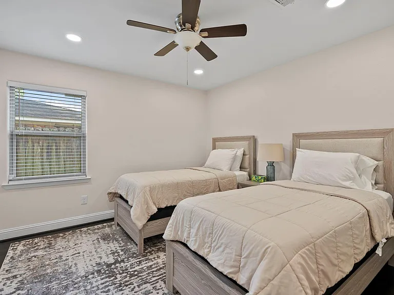 2402 Chimney Rock Rd — Photo 28