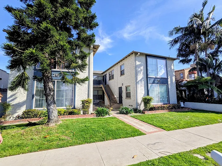 208 Granada Ave — Photo 12