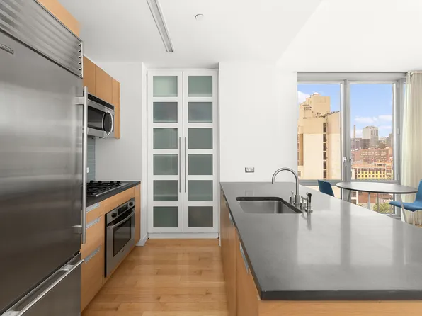 310 West 52nd Street 14H image 3 of 13
