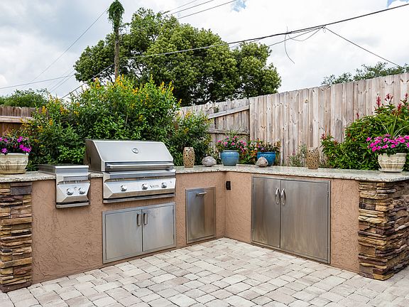 2nd image of 2441 Pershing Oaks Pl