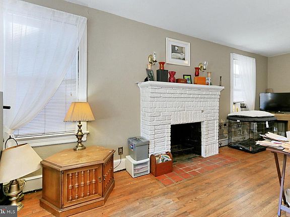 5th image of 2804 Woodlawn Ave