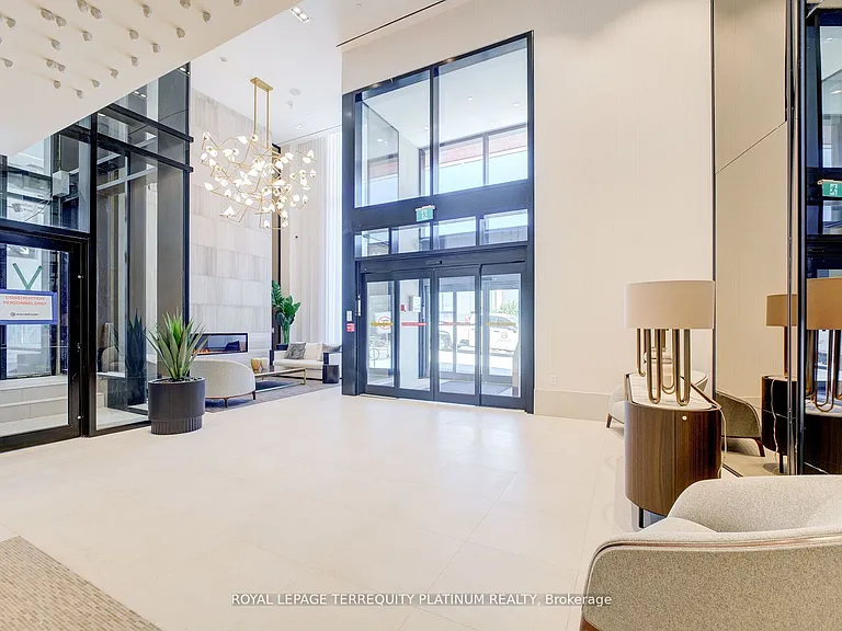 2020 Bathurst St #725 — Photo 13
