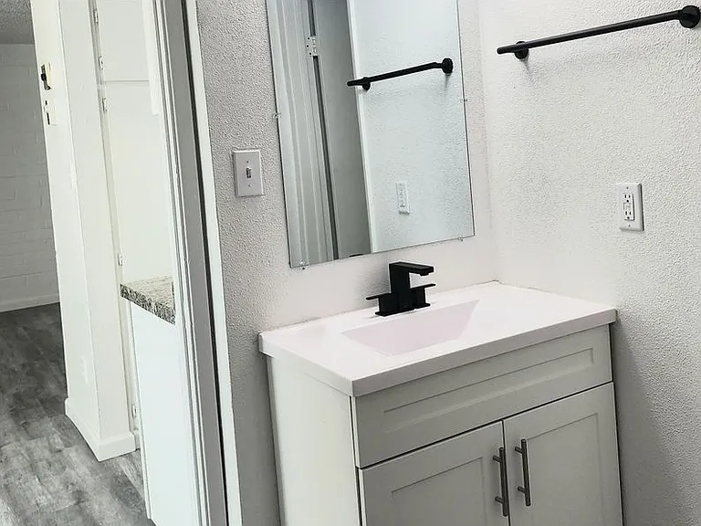 Park West Apartments — Photo 53