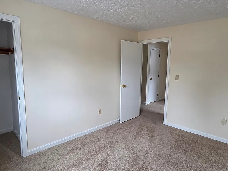 35-37 Westland Ave — Photo 11