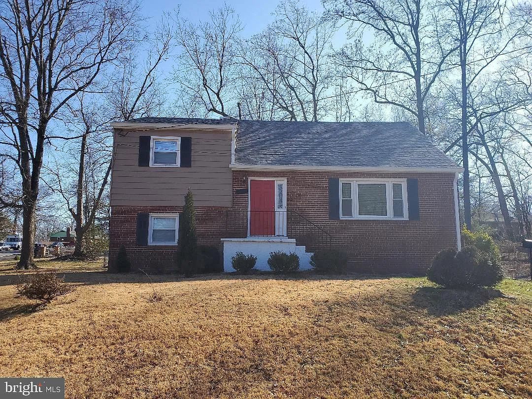 9333 Wellington St photo 1