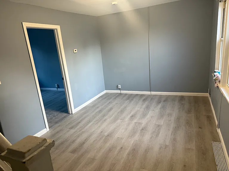 4 Langley Pl #4 — Photo 3