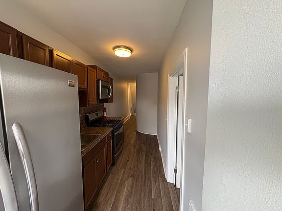 5th image of 366 Chestnut St #2