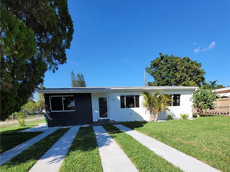 6041 SW 17th St — Photo 1