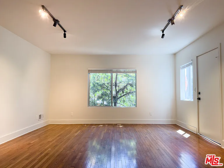 1947 Clinton St #700 — Photo 2
