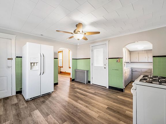 2nd image of 186 Gardner Ave