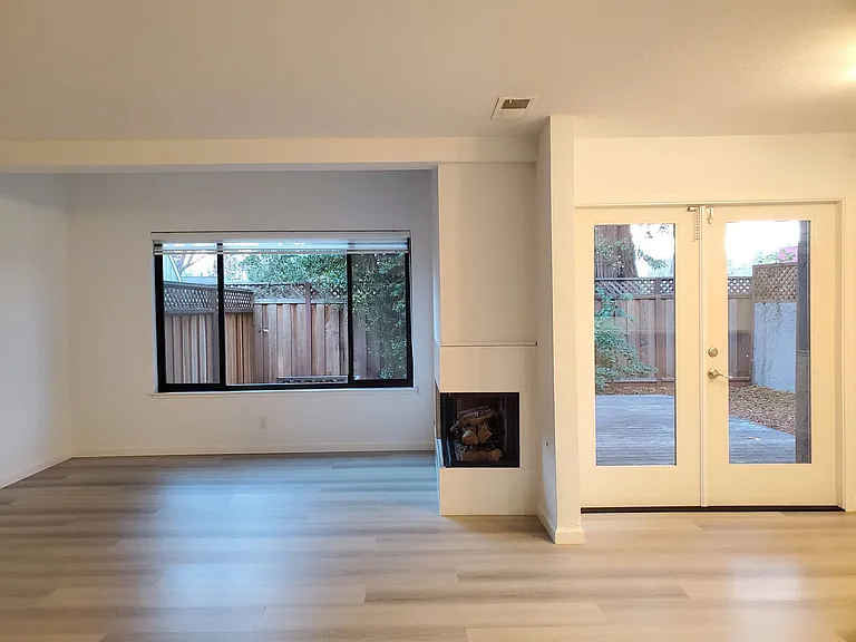 1001 Villa Maria Ct — Photo 4