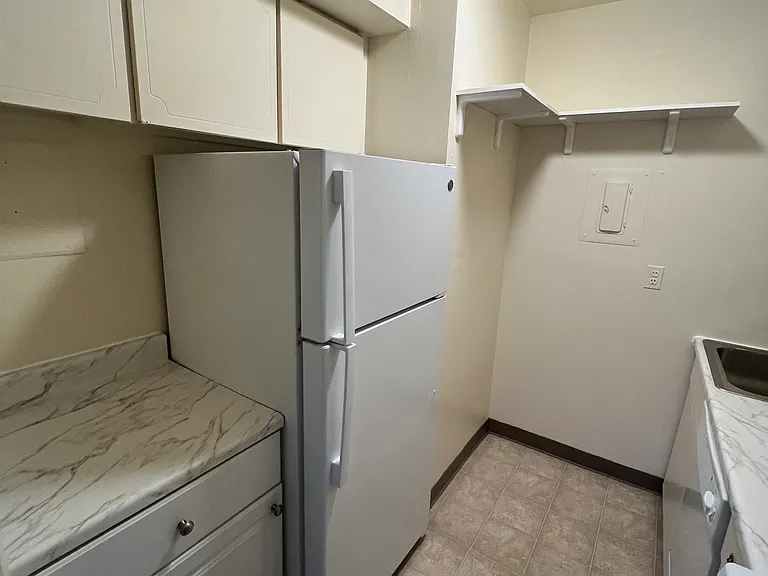 2025 N Lincoln St #102 — Photo 9
