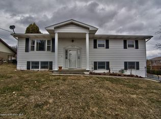 218 Kathleen Dr, Peckville, PA 18452