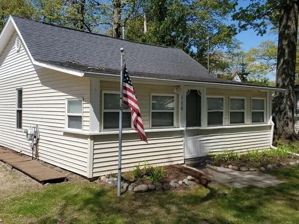 116 Beechwood Ave, Houghton Lake, MI 48629