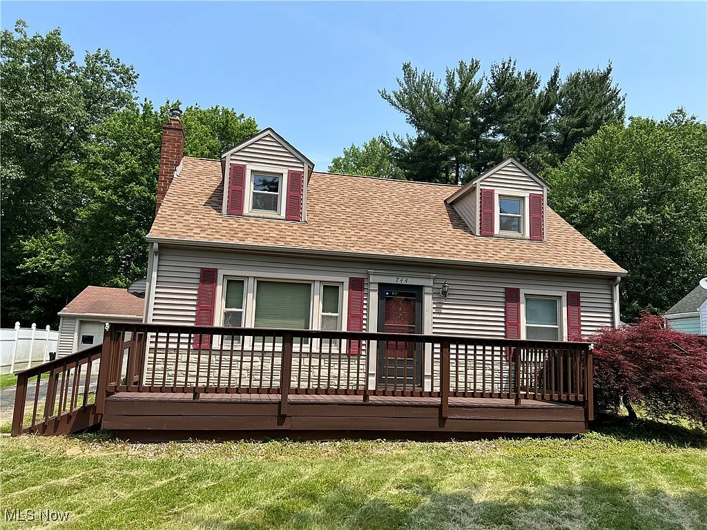 744 Nellbert Ln photo 1