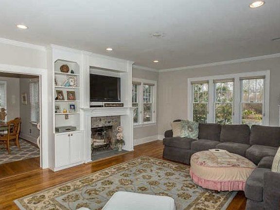 4th image of 10 Lawrence Dr