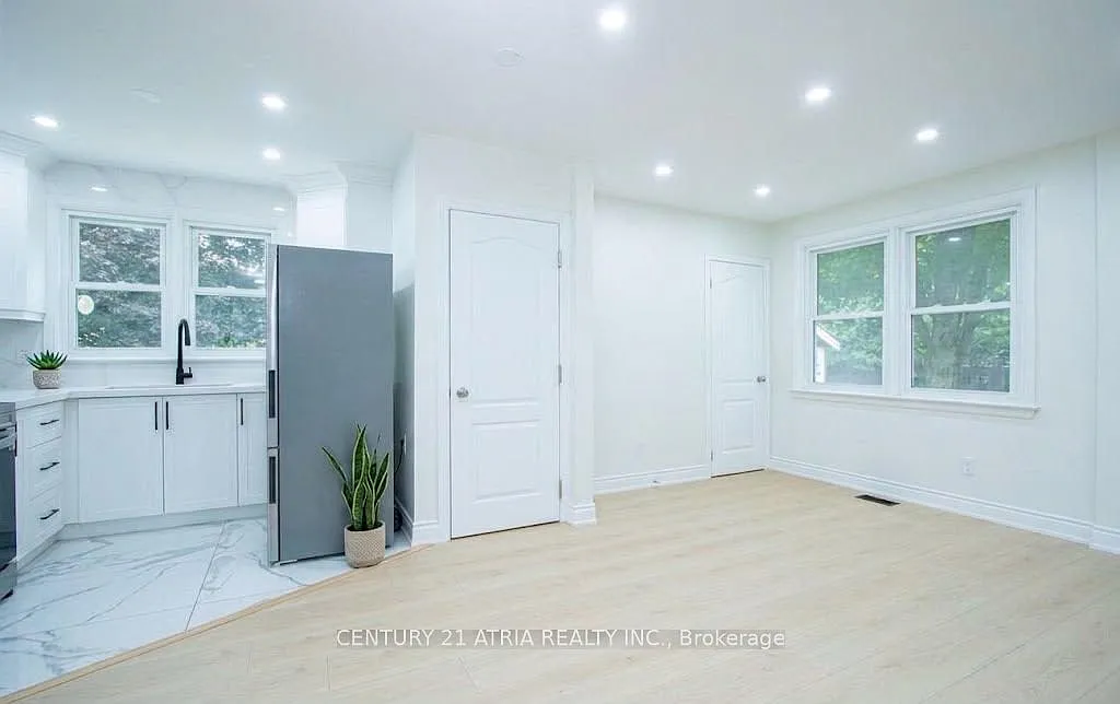 3 bed, $2,375 — Photo 2