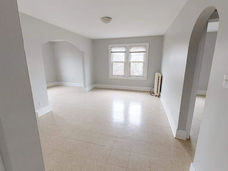 1290 Ouellette Ave — Photo 5