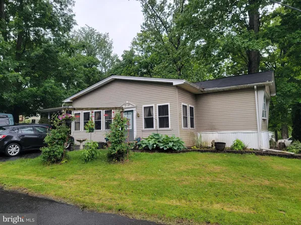 2 Highland Dr, Quakertown, PA 18951