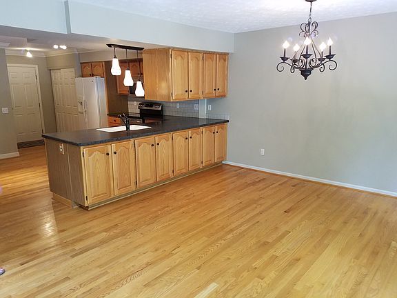 5th image of 1300 Courtney Dr