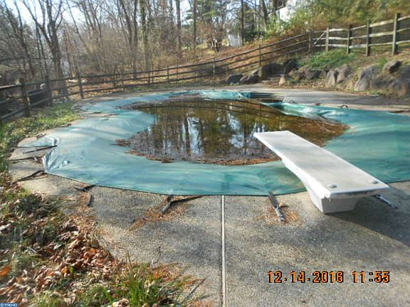 5th image of 163 Beacon Dr E