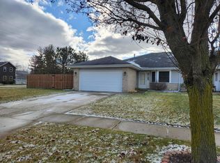 1684 Jonquil Dr, Lowell, IN 46356