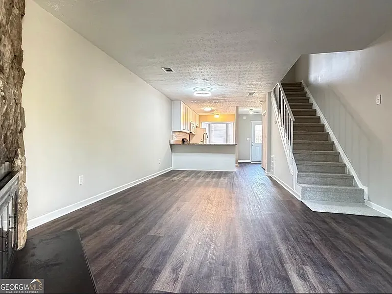 6720 Colchester Pl — Photo 2