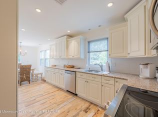 18 Pembroke Ln, Toms River, NJ