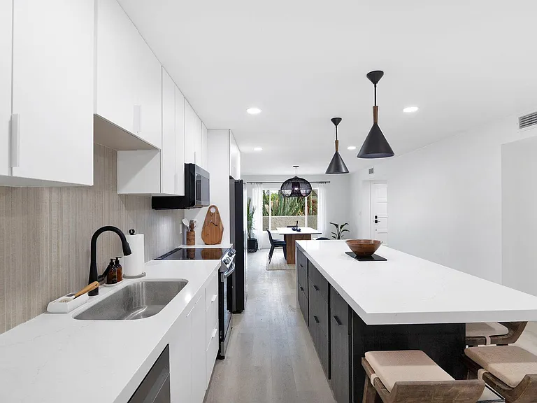 7207 N Via De Paesia — Photo 9