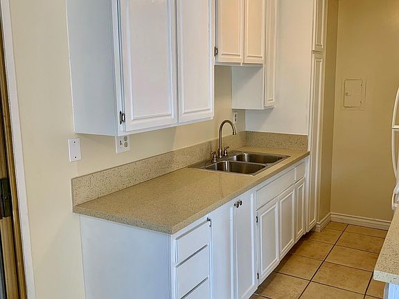 2nd image of 1-818 7th St #1