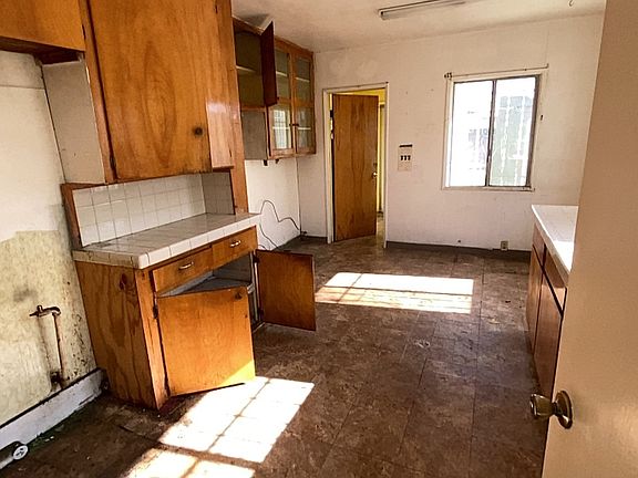 2nd image of 5832 S Van Ness Ave