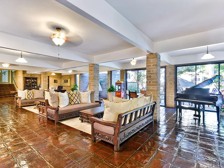 Mediterranean Village West Hollywood — Photo 9