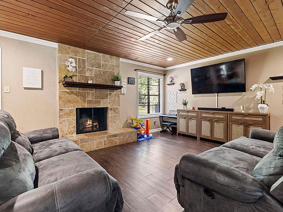 3rd image of 109 Heights Park Dr