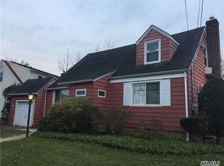 17 Bolton Rd, New Hyde Park, NY 11040