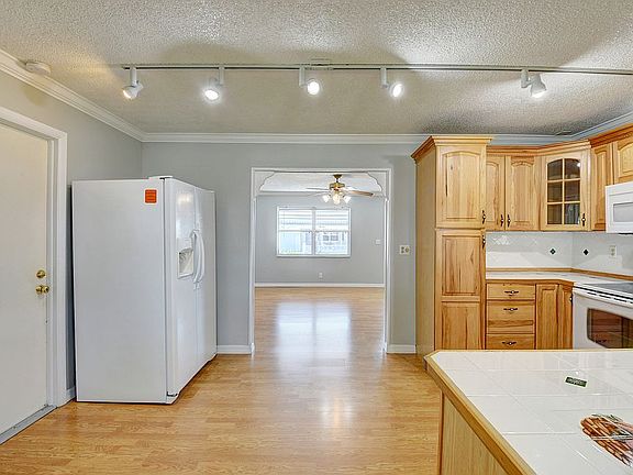 5th image of 713 SW 18th Ct