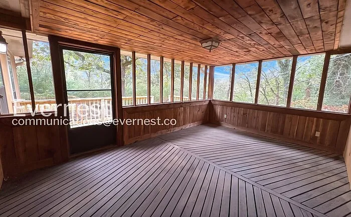 3 bed, 2.5 bath, 2094 sqft, $1,995 — Photo 3