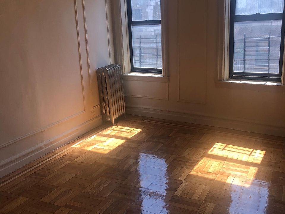 2nd image of 2835 Bainbridge Ave #1