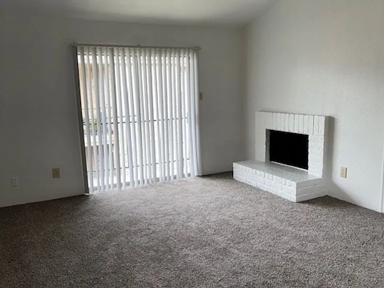 Emerald Cove Apartments — Photo 76