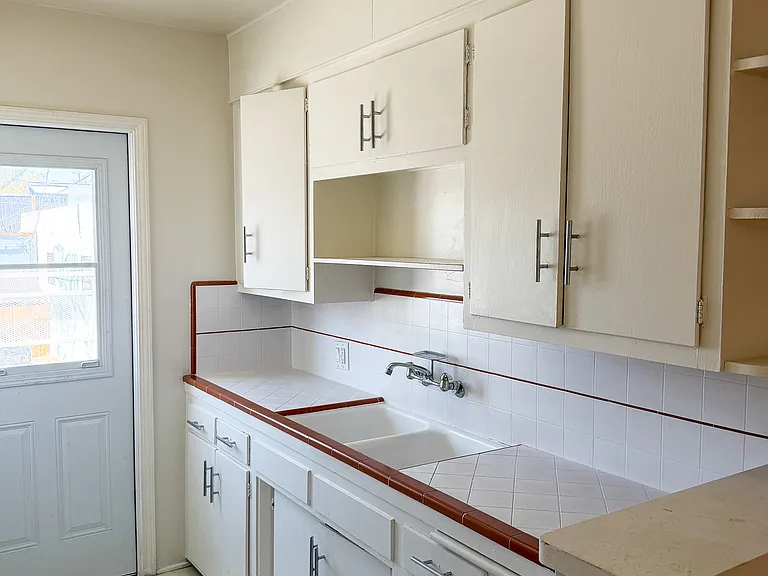 8217 Blackburn Ave #9 — Photo 8