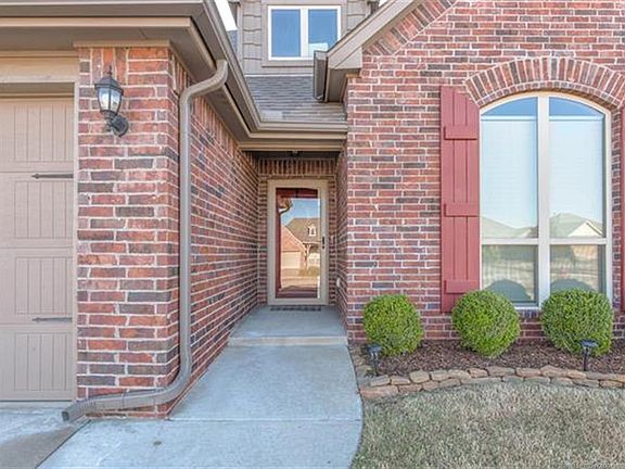 2nd image of 507 S 49th Ct