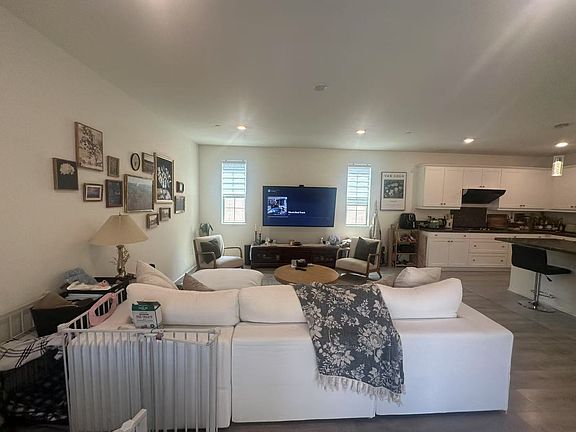 4th image of 2953 E Penny Ln