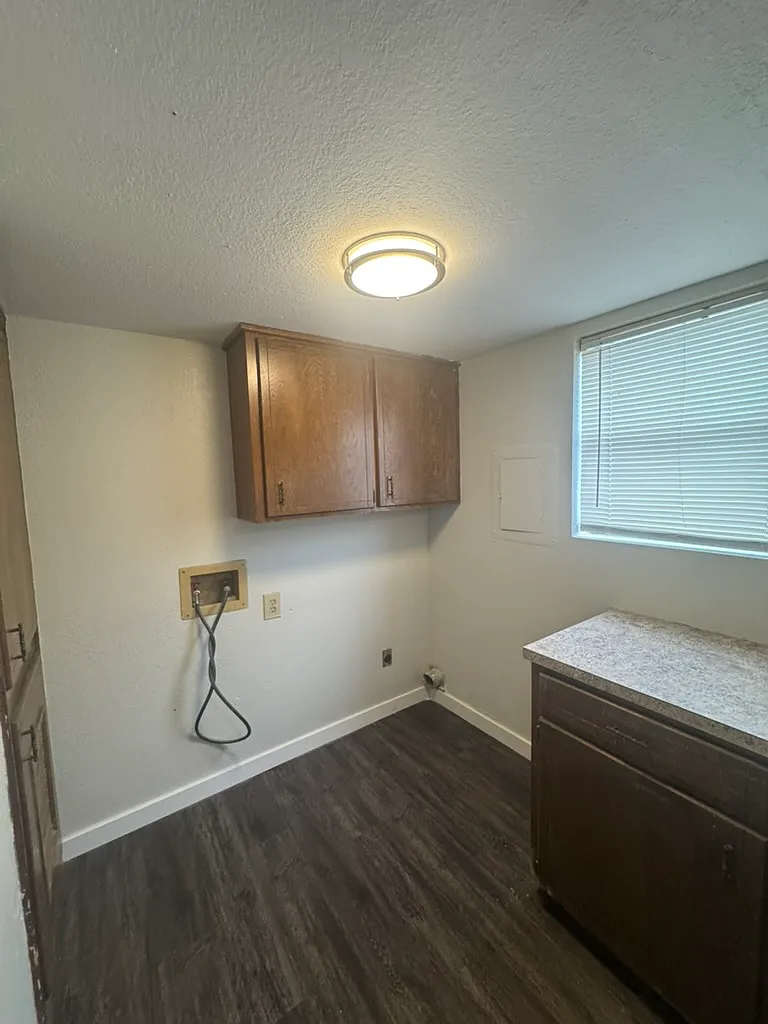 Pleasant Valley Apartments - 12 — Photo 4