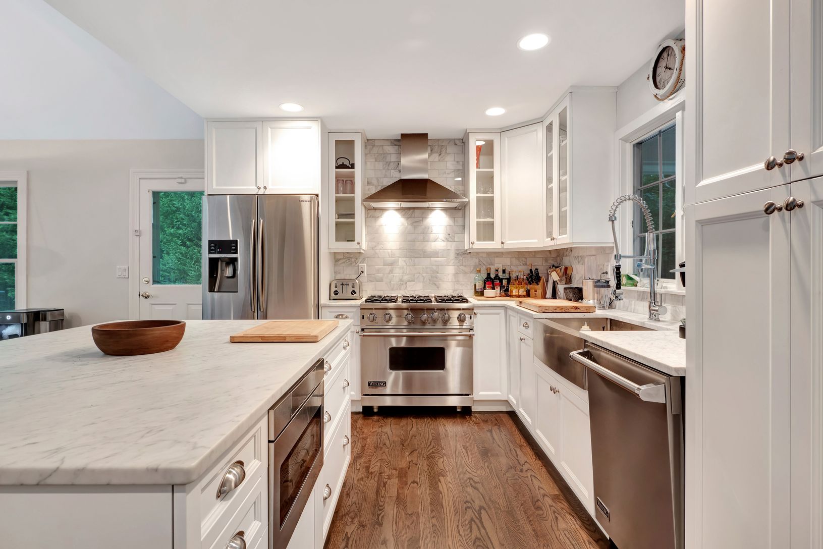  Marble Kitchen, Viking and other high end Appliances