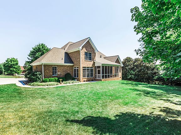 Large Level Rear Yard