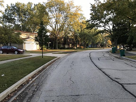 4th image of 579 Castlewood Ln