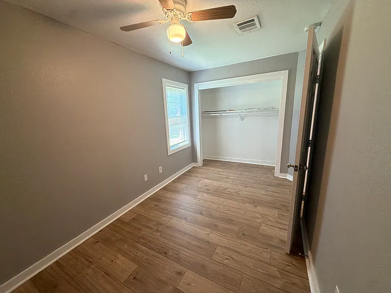 1610 Dudley Ln — Photo 12