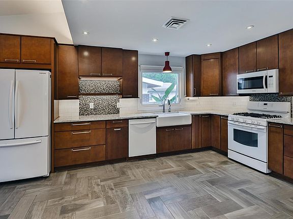 4th image of 3105 Kingsley Dr